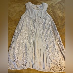 Cute summer dress in cream color with open back design and flowy lace